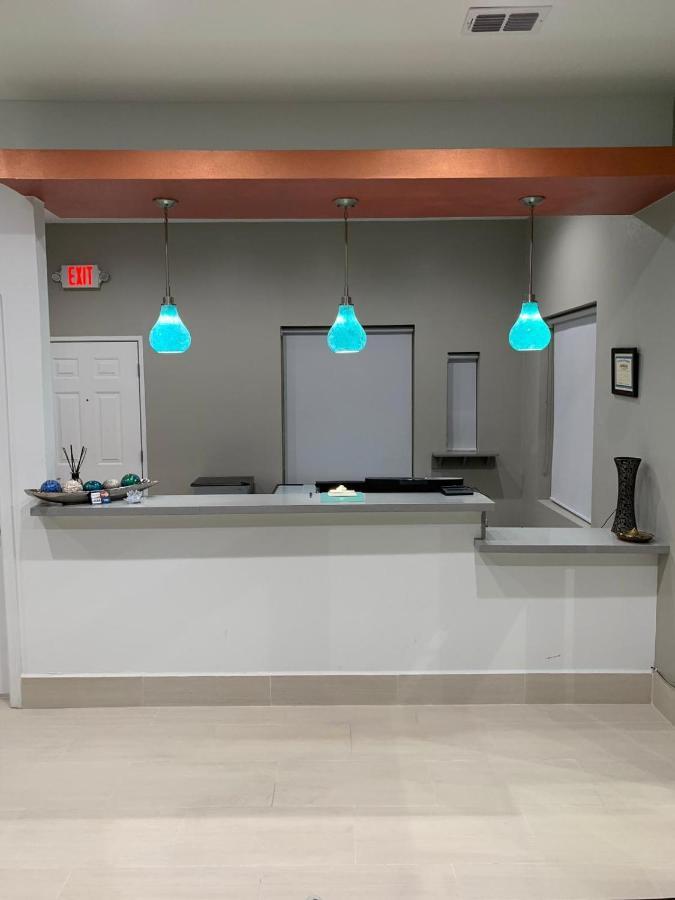 Homestay Inn & Suites אדינבורג מראה חיצוני תמונה