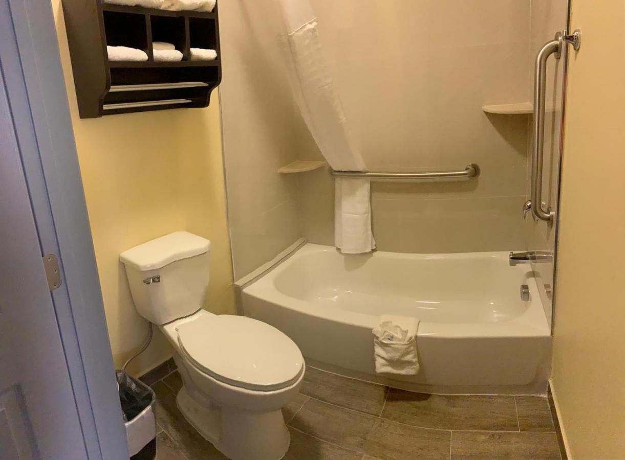 Homestay Inn & Suites אדינבורג מראה חיצוני תמונה