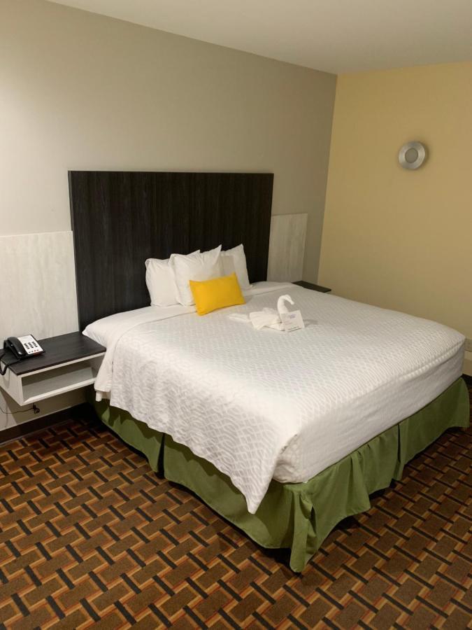 Homestay Inn & Suites אדינבורג מראה חיצוני תמונה
